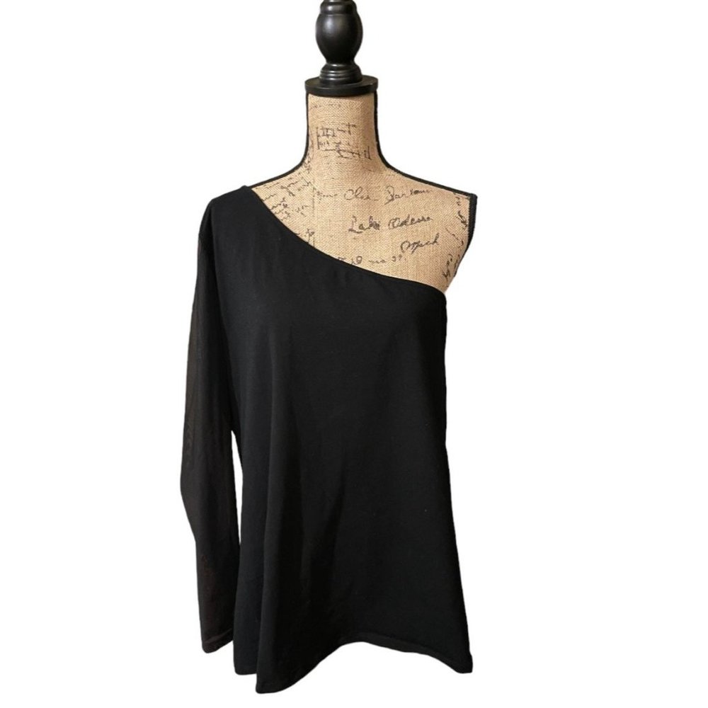 Torrid one shoulder blouse‎